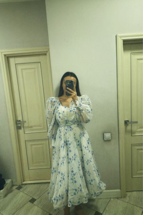 Платье. Только 1 раз надевала. Еще вариянты есть вечерные.