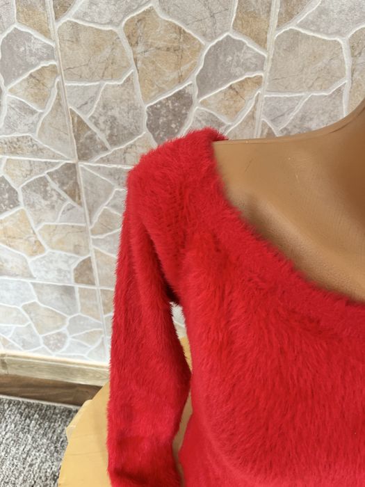 Pulover dama pufos H&M  rosu frumos de sarbatori