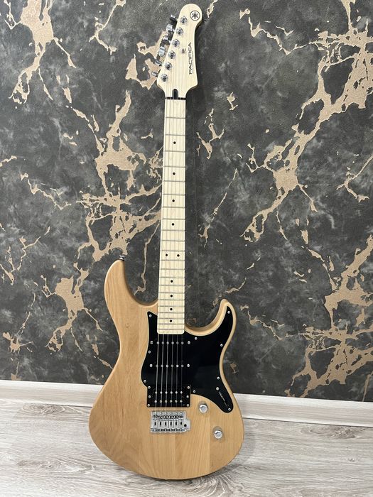 YAMAHA Pacifica 112