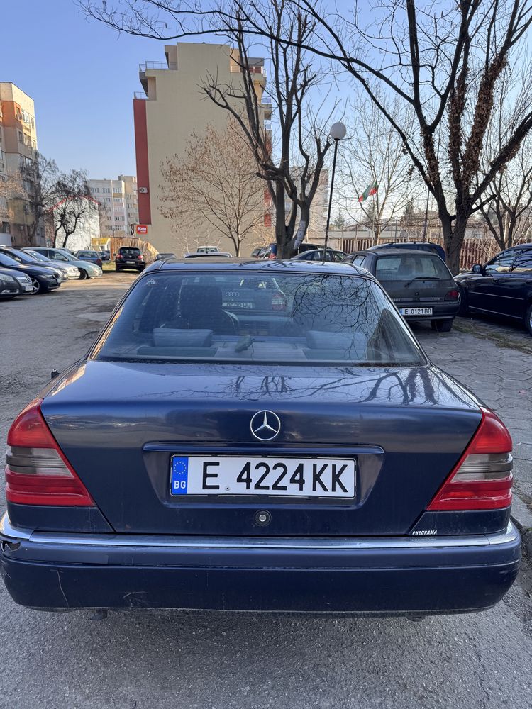 Мерцедес      ц180