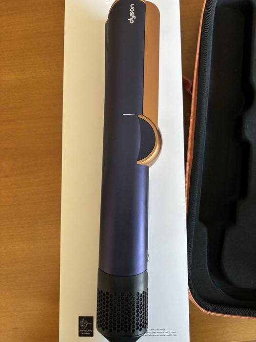 Dyson airstrait HT01