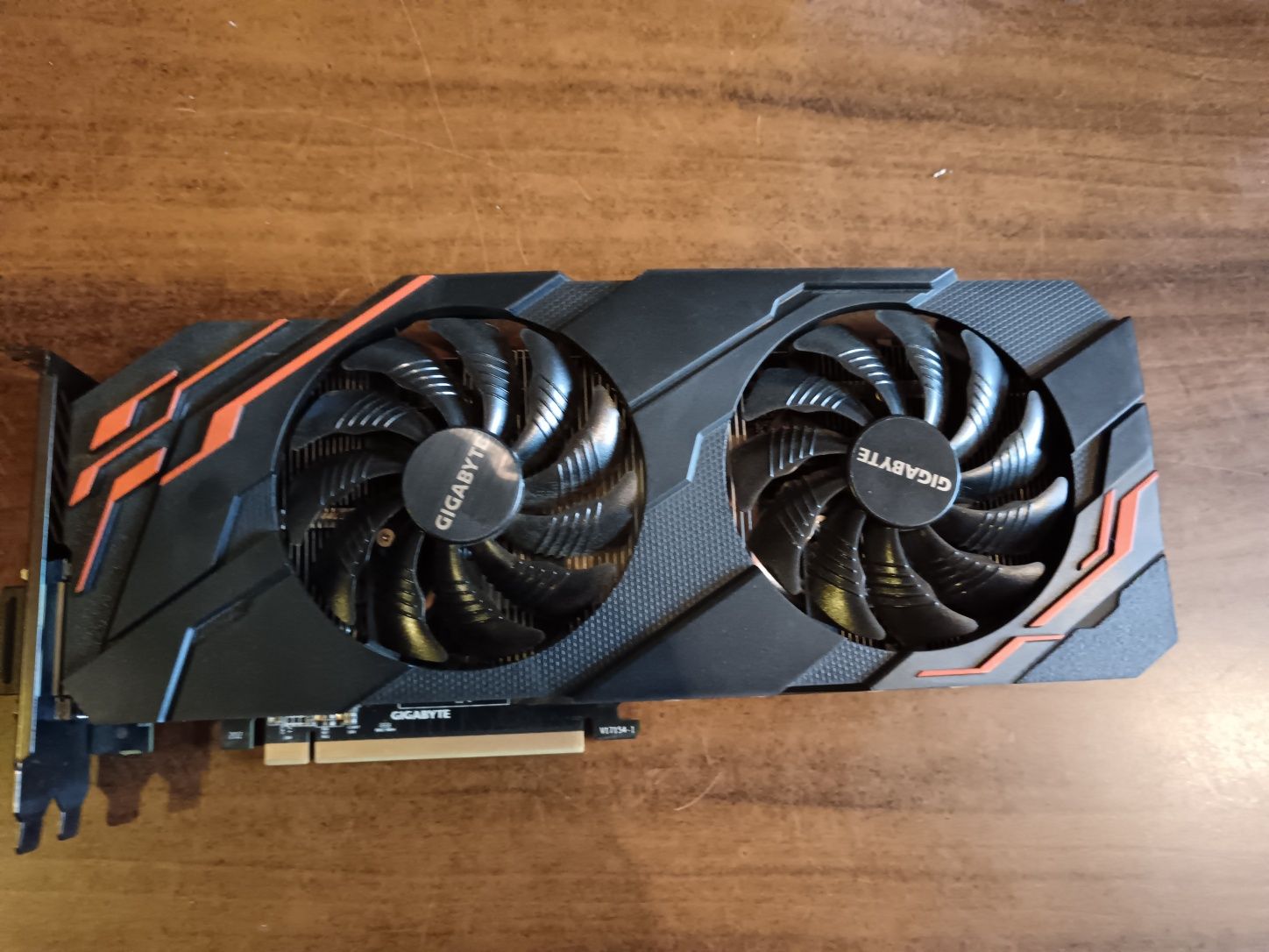 GTX 1070 Gigabyte wind force 8GB