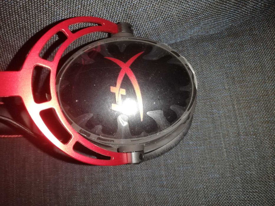 Casti gaming wireless HyperX Alpha Wireless noi la cutie