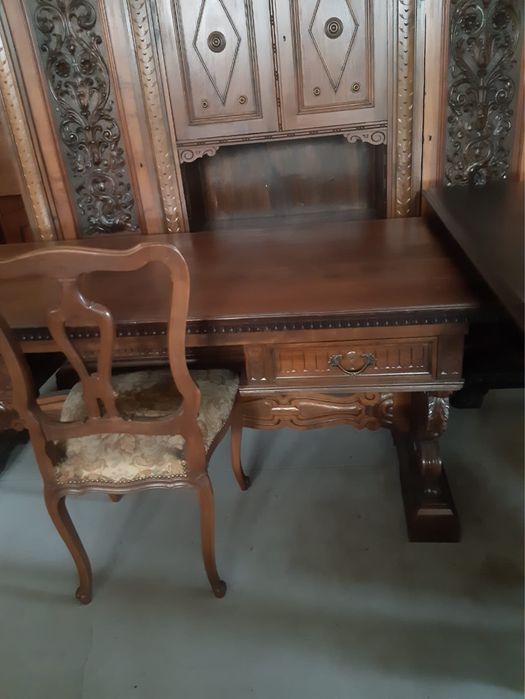 De vanzare,vitrina cu birou din lemn masiv de nuc