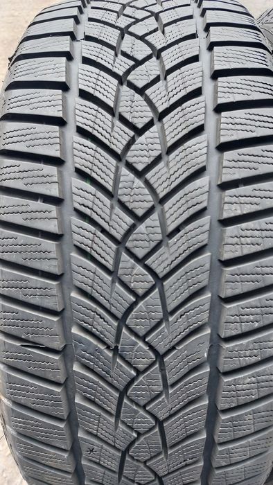 Зимни гуми 225/45/18 Goodyear Ultragrip Performance + 2 броя