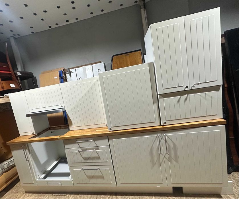 Bucatarie cu blat 2,70 m; Mobila bucatarie; Bufet si Dulap Suspendat