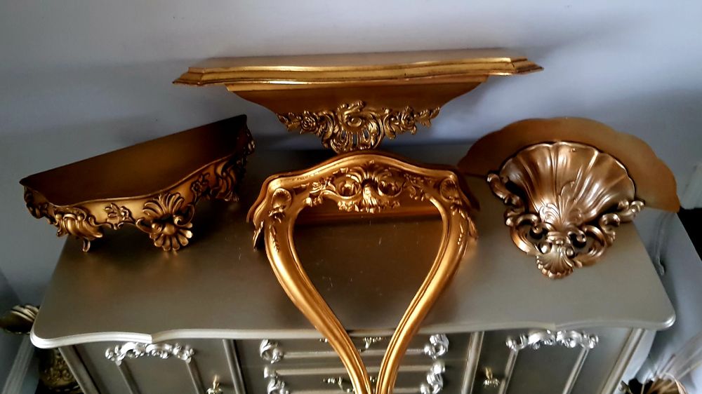 Consolă veche din lemn masiv