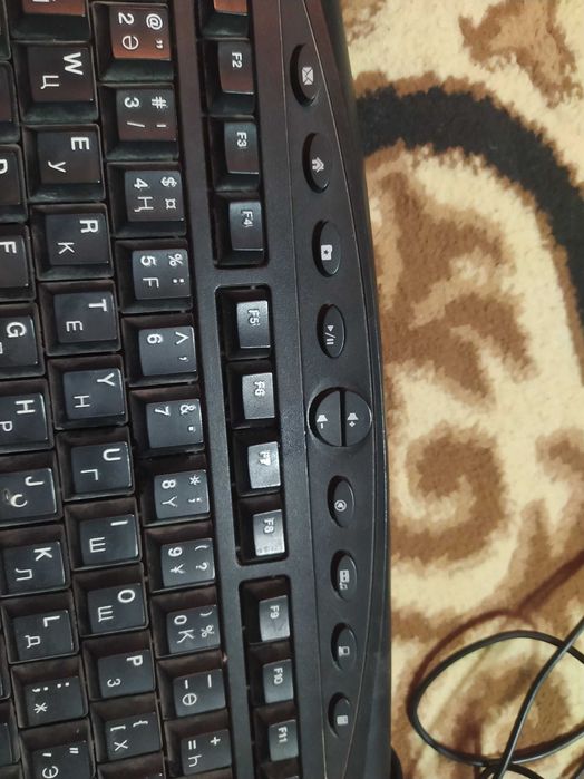 Klaviatura eski tekinga kelib olib keting yoki dostavkaga siz tolaysiz