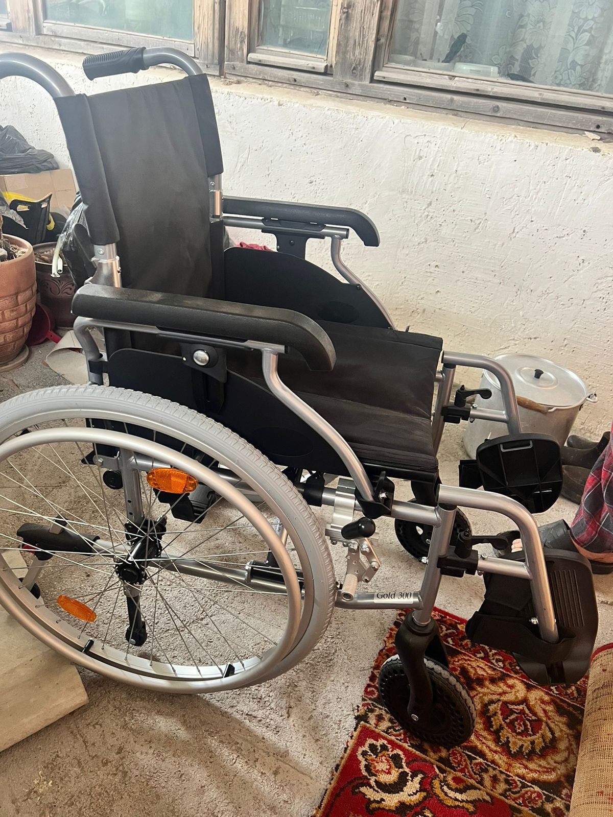 Продам две инвалидных коляски