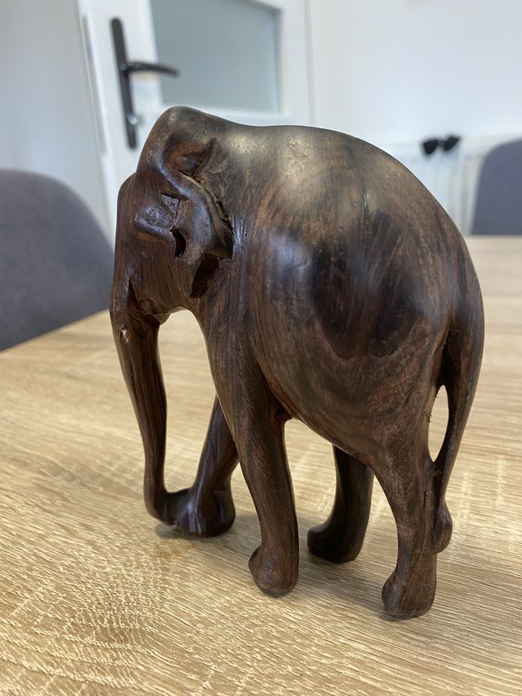 Elefant din lemn