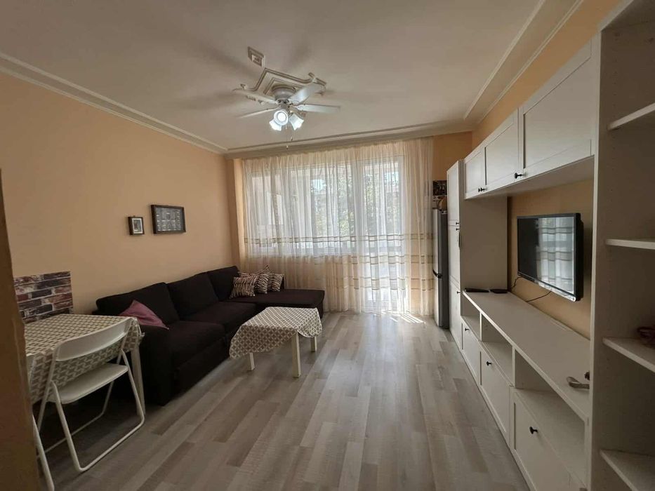 Тристаен апартамент, под наем, Център