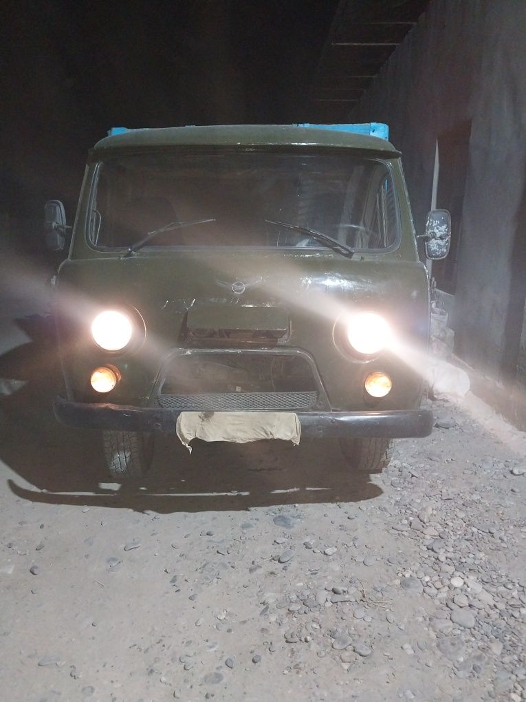 Уаз сотилади матор 24 ,акуслятор 4та балон янги 3та ракета метан балон