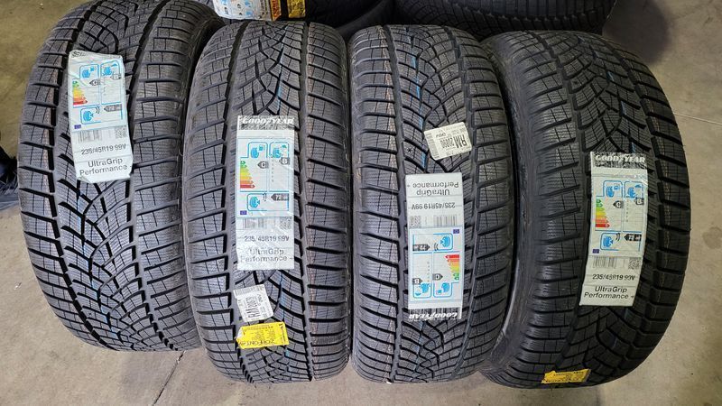 235/45/19 Goodyear 4бр