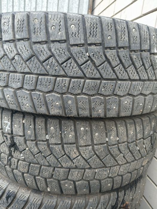 Шины зимние 205/50/17