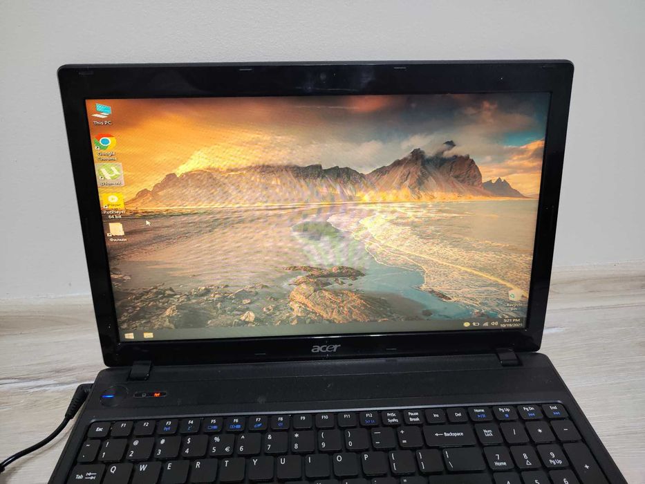 Продавам работещ лаптоп Aspire 5736Z