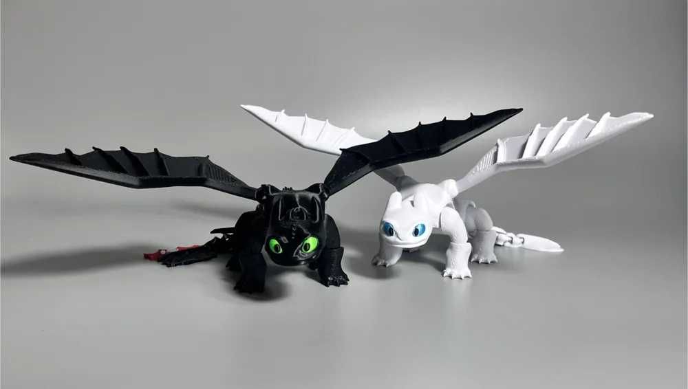 Фигури гъвкави дракони Toothless и Light Fury — Flexi модели (2 броя)
