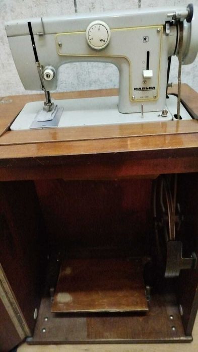 швейная машинка тумба