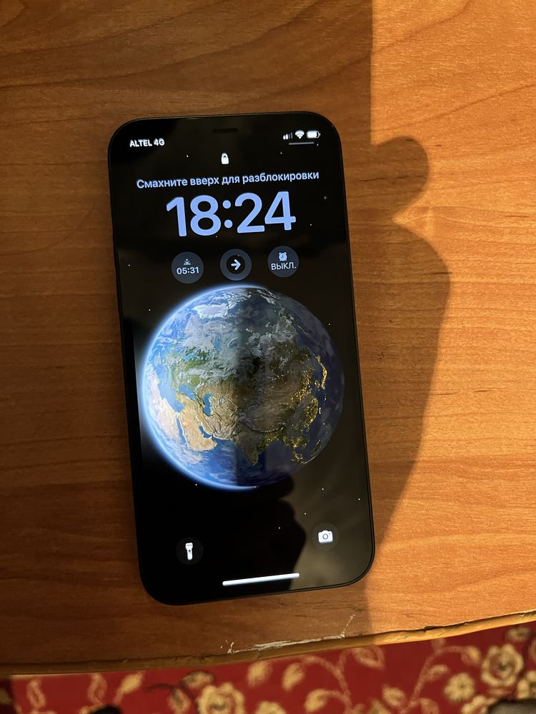 Продам iPhone 12