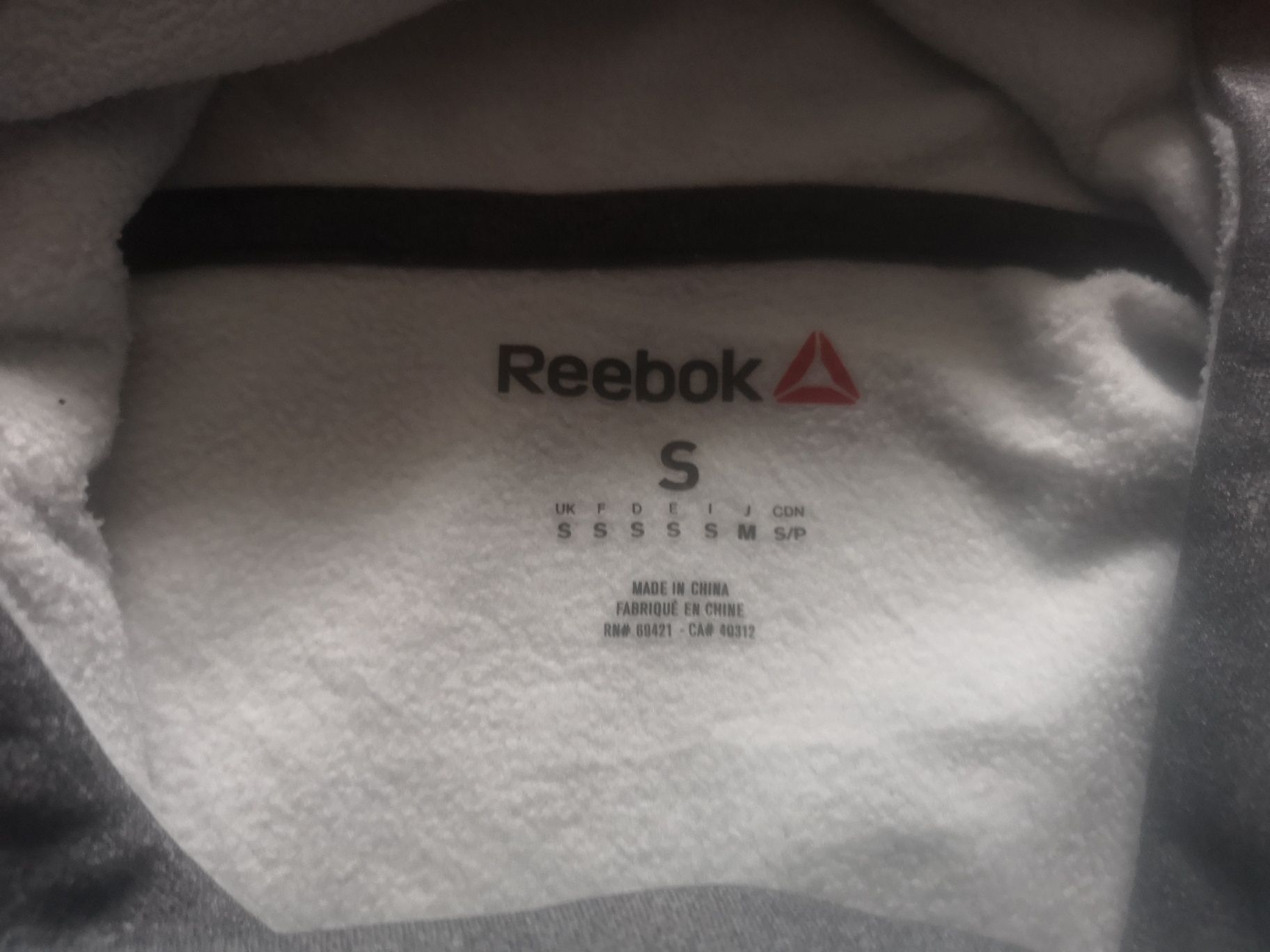 Оригинален дамски суичър на Reebok