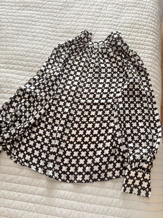 Bluza H &M , maro cu ivoire, moale, fluida ,marime S, noua