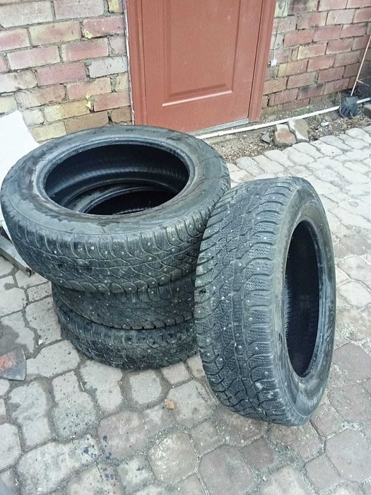 продам покрышки Viatti 215/60 R17 в хорошем состоянии.