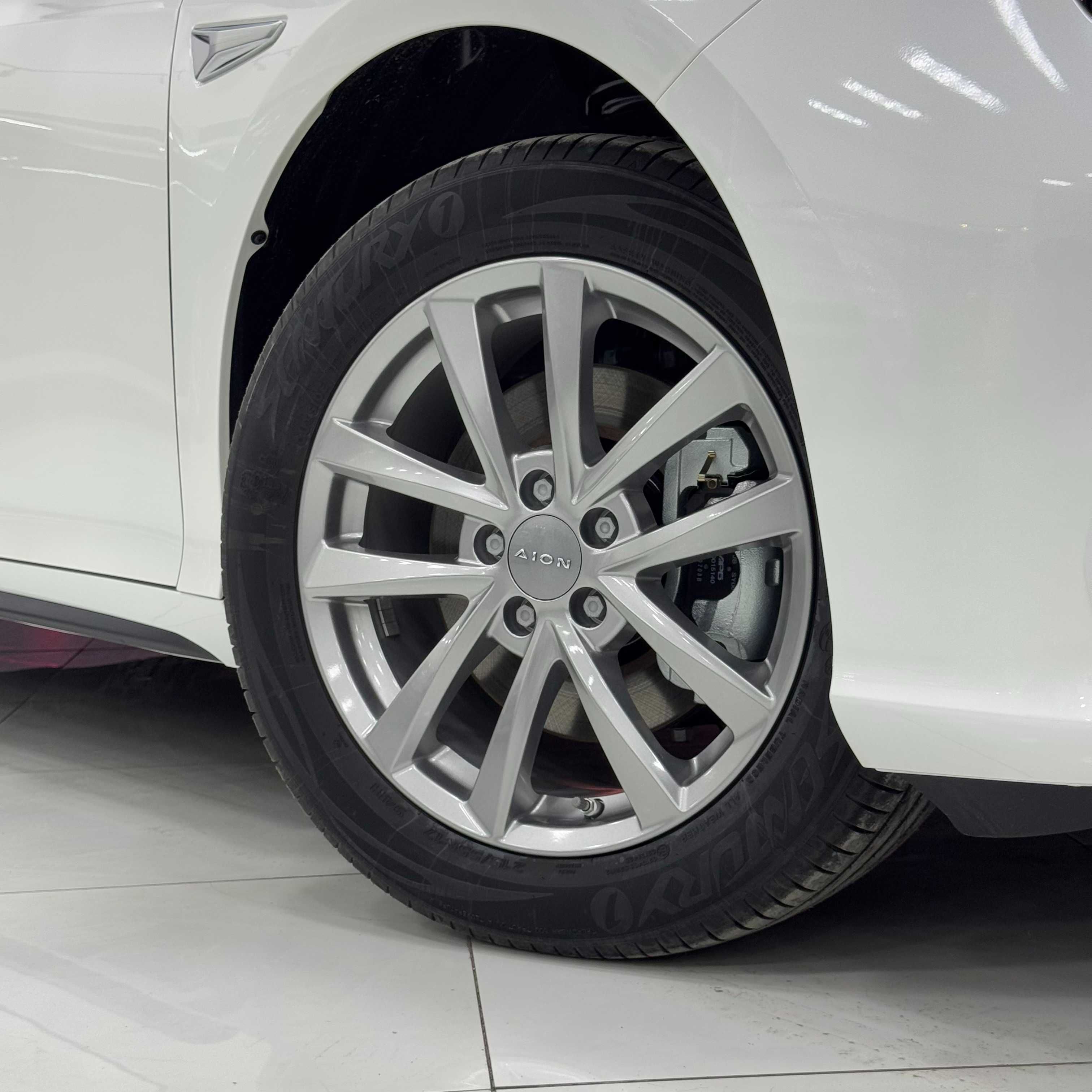 GAC AION  2025 S580. Бир зарядда: 480 км  От кучи: 136 та