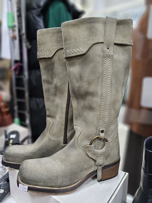 Продам сапоги нубук ,производство Испания р 36 подойдёт и р 37