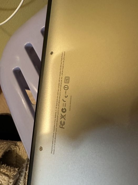 Macbook pro leptop plus incarcator