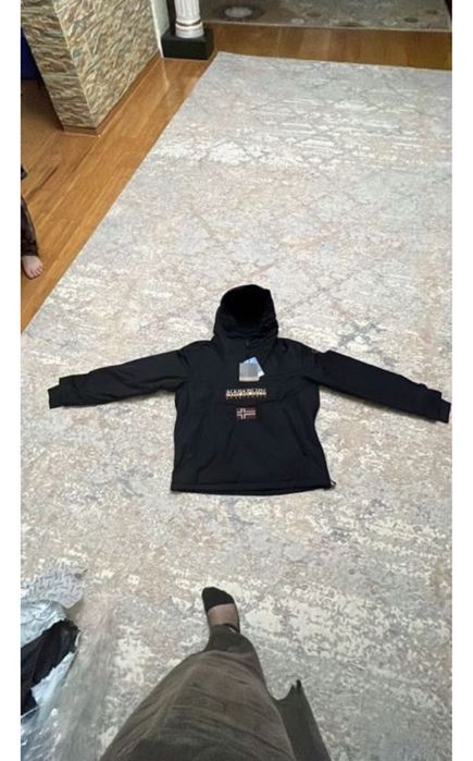 Оригинальный анорак napapijri срочно даром