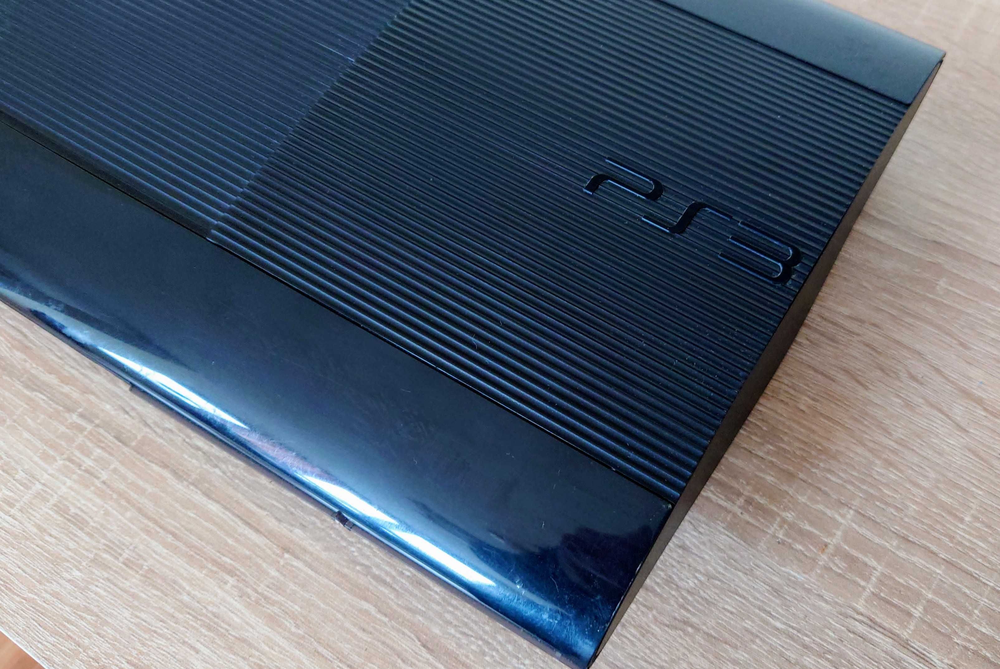 [ PS3 500GB > PlayStation 3 Super Slim с 2 джойстика и 40 игри