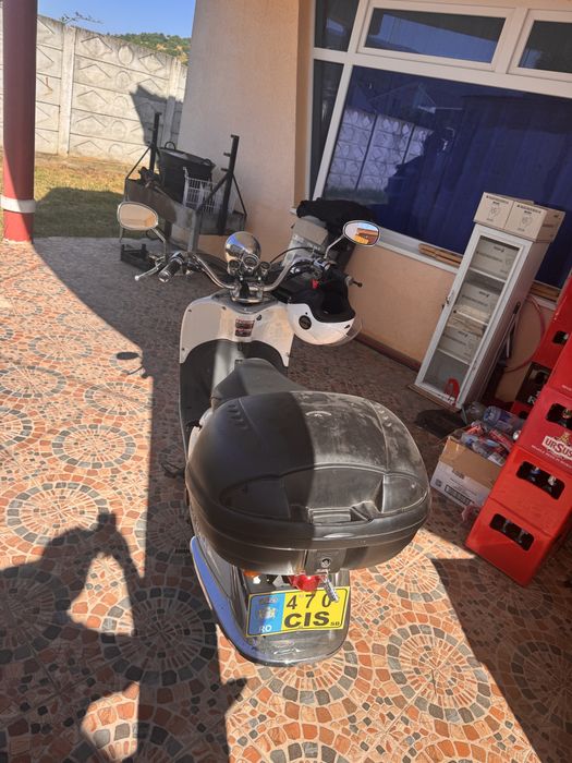 Vand scuter retro
