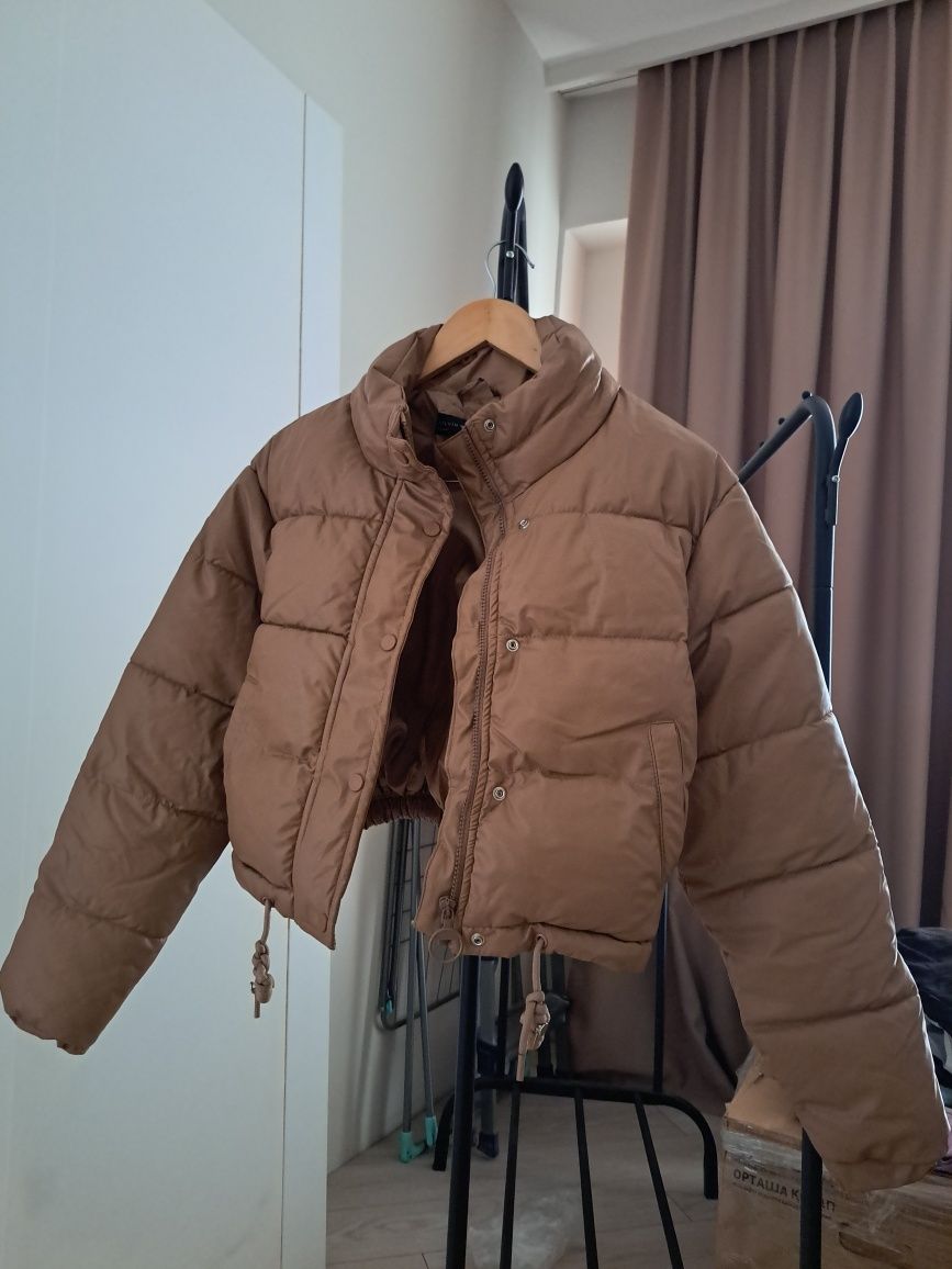 Продам женскую верхнюю одежду 42-44р