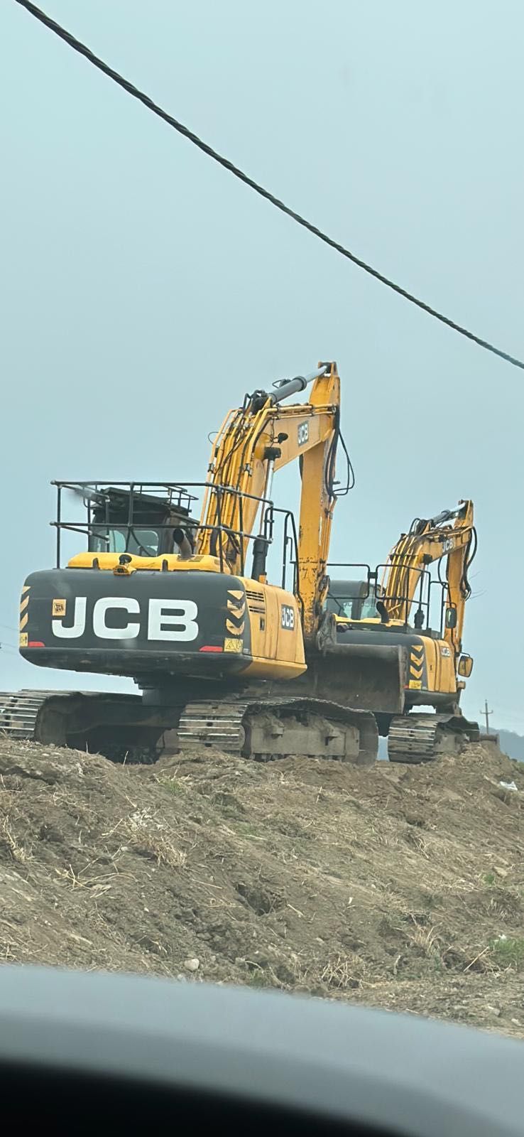 Închiriez buldo- excavator și excavator