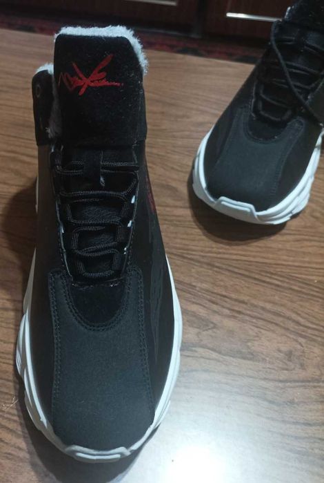 Мъжки зимни топли високи маратонки с пухена подплата