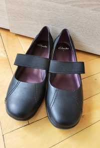 Черни и бели обувки Кларкс/Clarks/