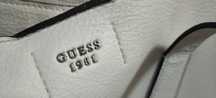 Guess чанта. Бяло бижу