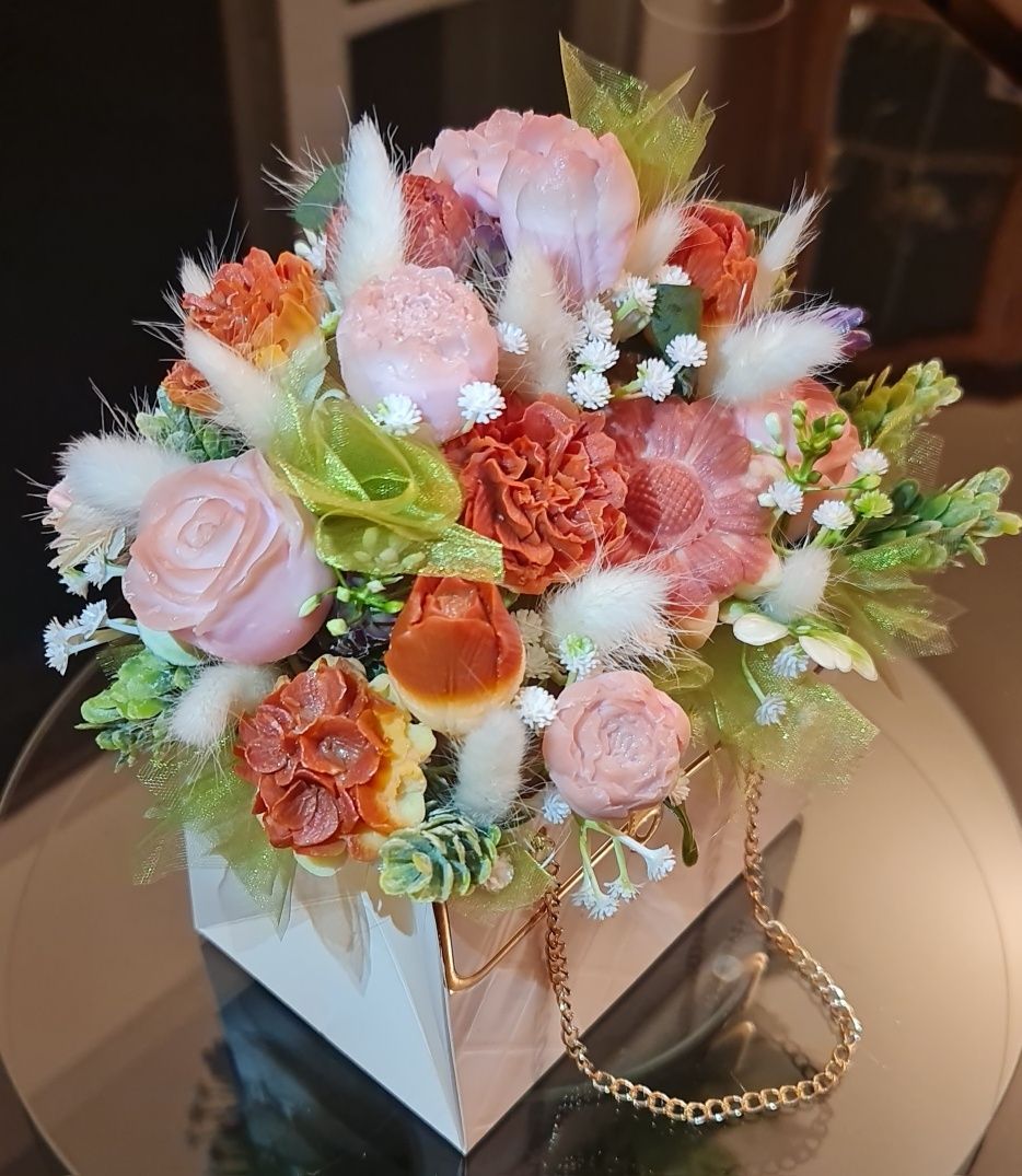 Buchet hand made din flori Artizanale din sapun turnat individual
