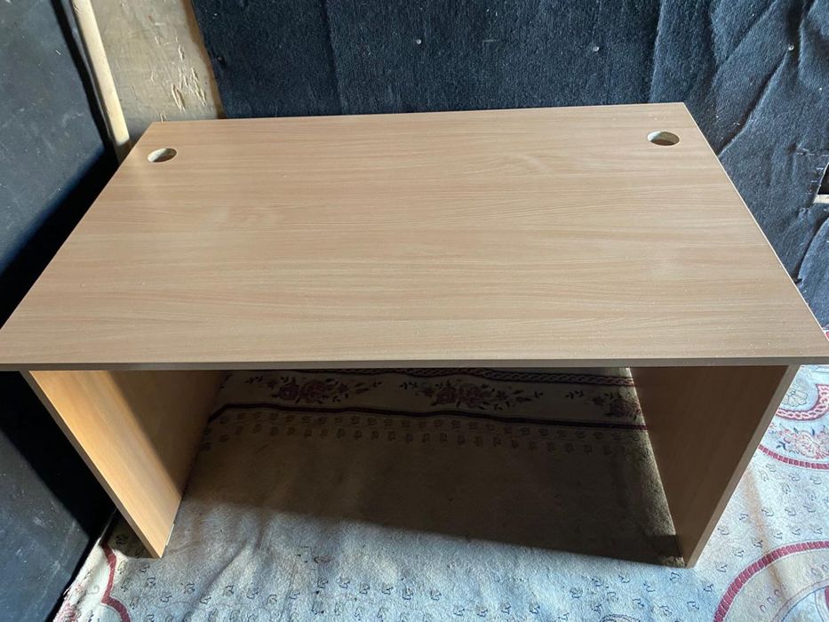 Продается стол письменный