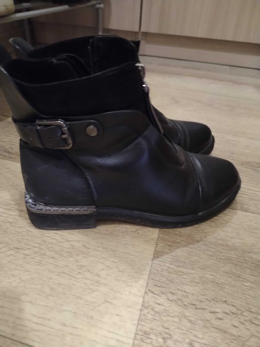 Продам полусапожки весенние 38 размер за 2000 тг