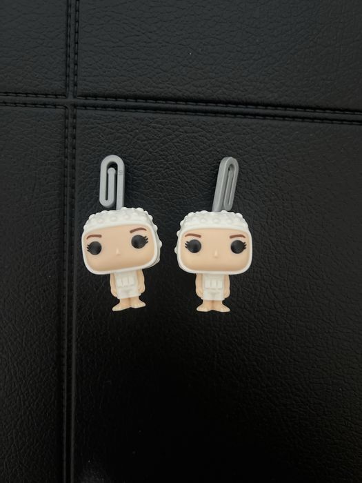 Фигурки  киндер  очень странные дела