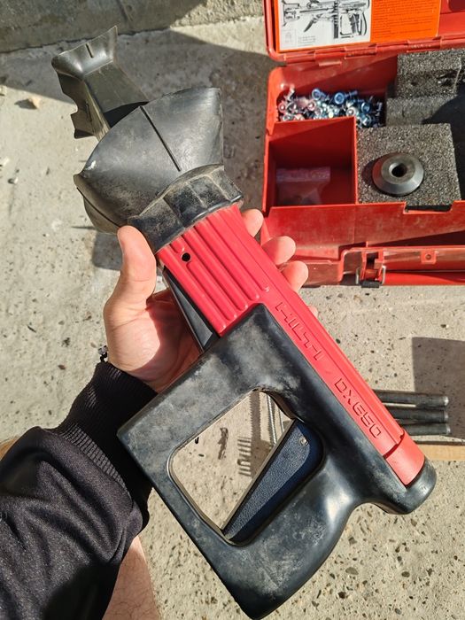 Pistol pentru cuie HILTI DX 650