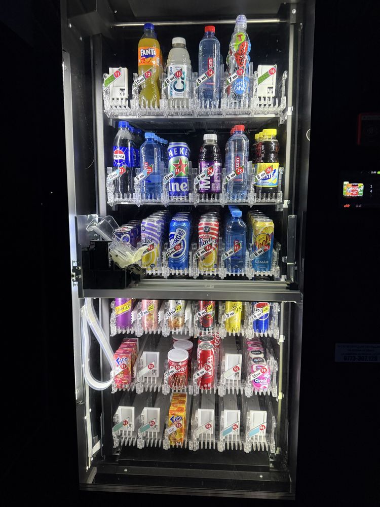 Vending machine snack G drink