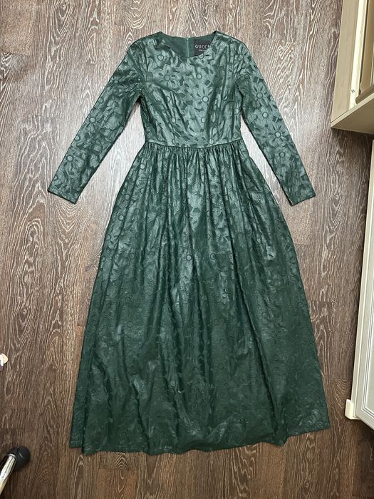 Продам платье зеленое