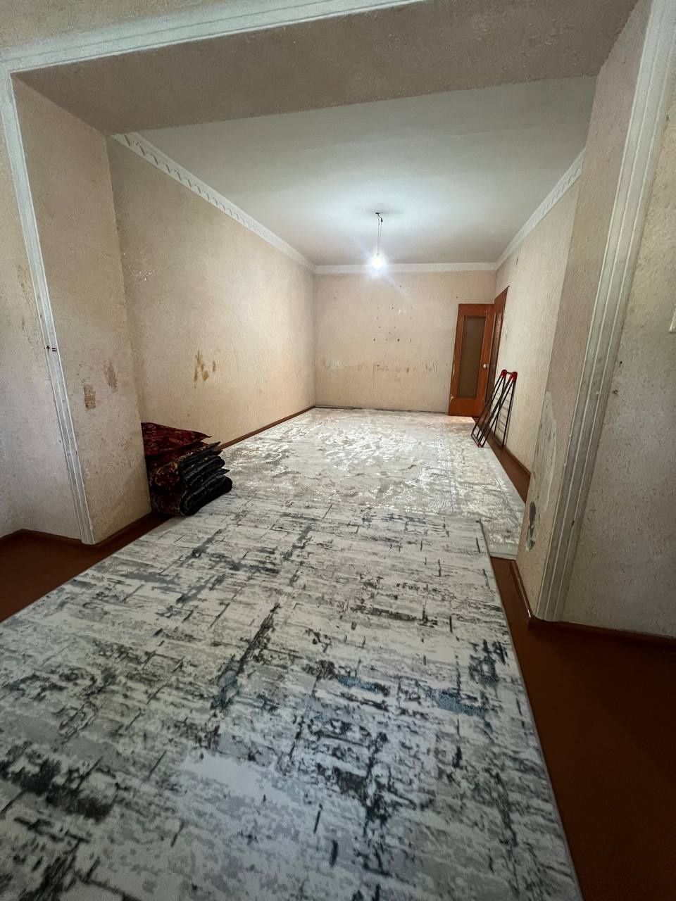 Продаю квартиру Яшнабадский р-он Авиасозлар-1. 3-ком 1-этаж 77-сер 4-э