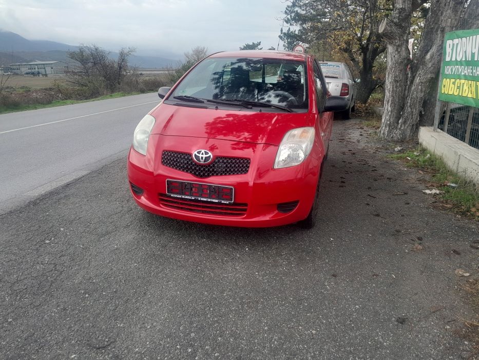 Продавам Тойота ярис
