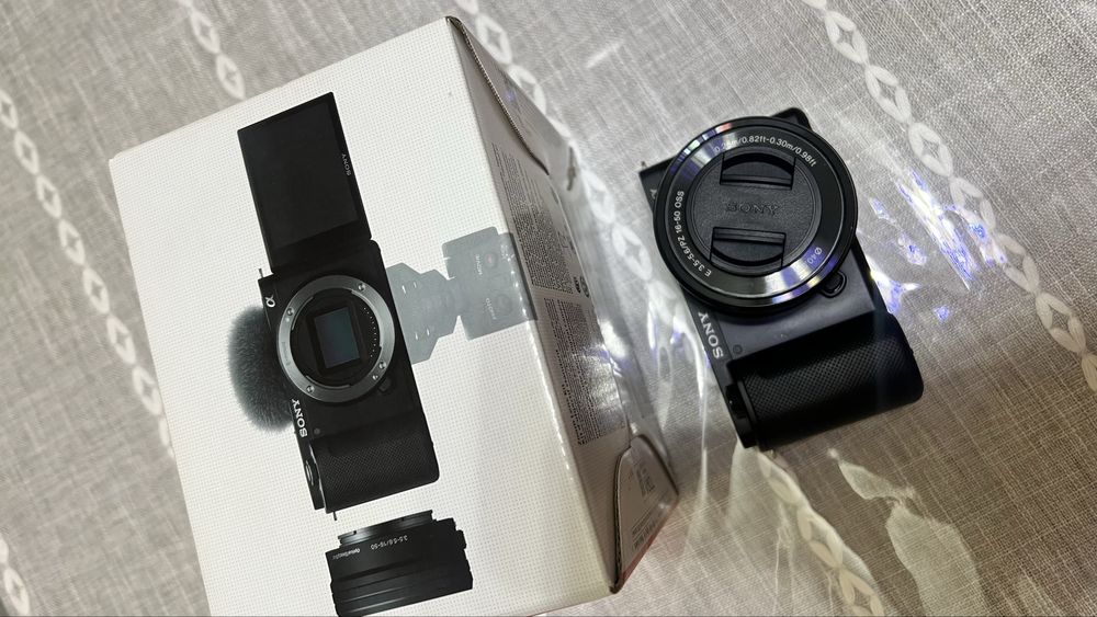 Sony ZV-E10 фотоаппарат новый с картой памятью и каробкой