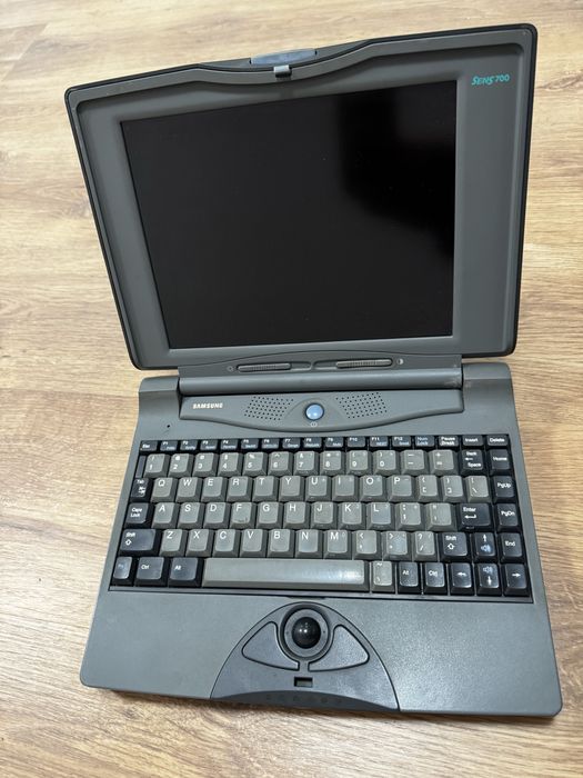Laptop Samsung SENS 700