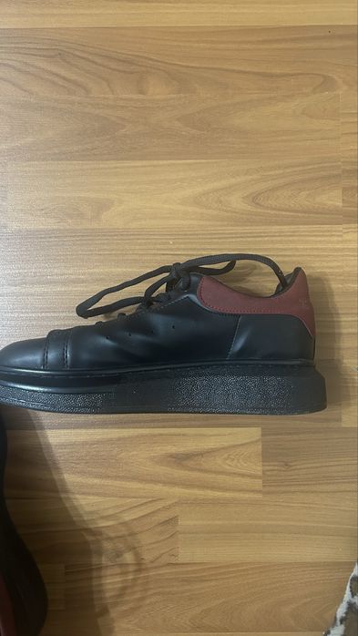 Продам осенние туфли-кроссовки  большого размера