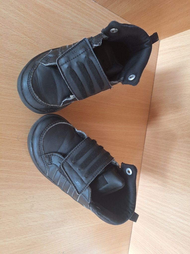 Adidasi (pantofi copii)