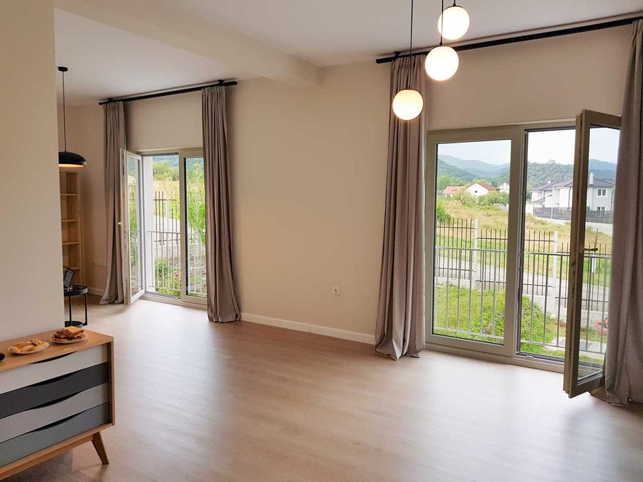 PF, închiriez casă individuală, nouă, cu interior modern